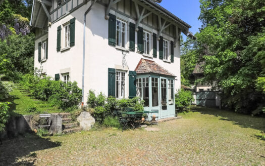 VILLA INDIVIDUELLE DE CHARME DU 19ÈME SIECLE DE 6 PIECES  + CUISINE