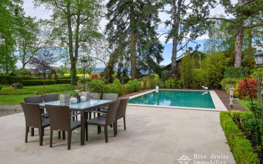 AVULLY –  Demeure de 12 pieces