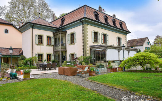 AVULLY –  Demeure de 12 pieces