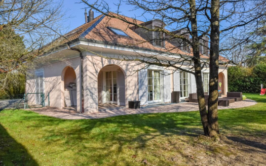 CHENE-BOUGERIES – Villa 7.5 pièces